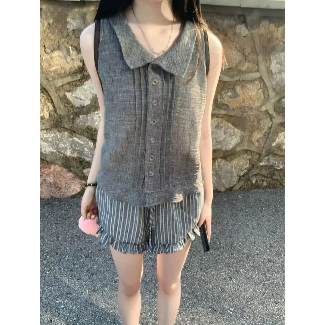 夏季时尚一整套女装2025新款爆款通勤翻领无袖背心花苞短裤两件套