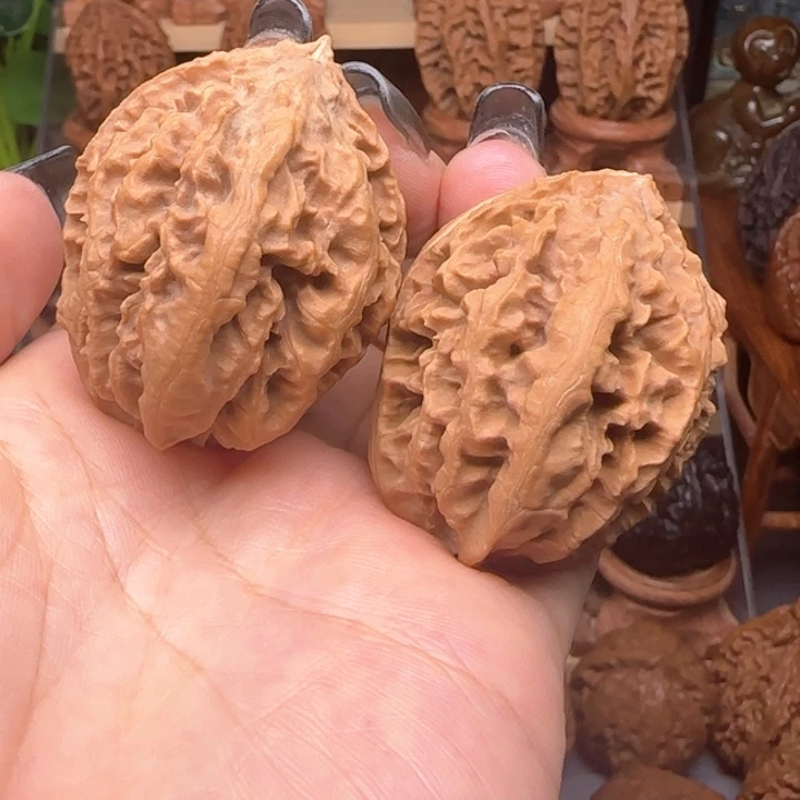 文玩核桃吊坠白山蚂蚁虎头5