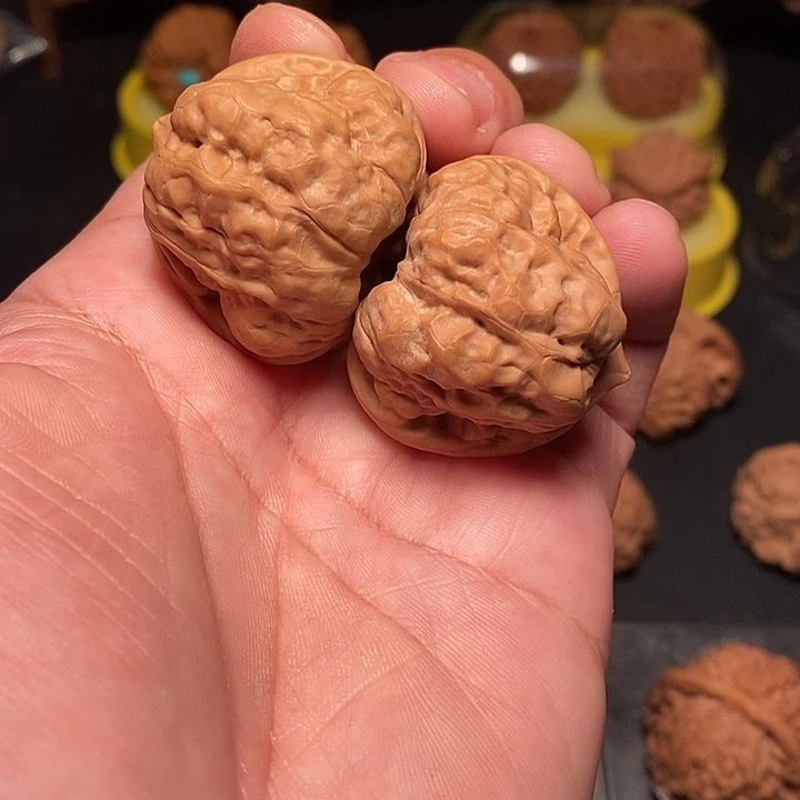 刘***？吊坠文玩核桃39尺，蛤蟆头