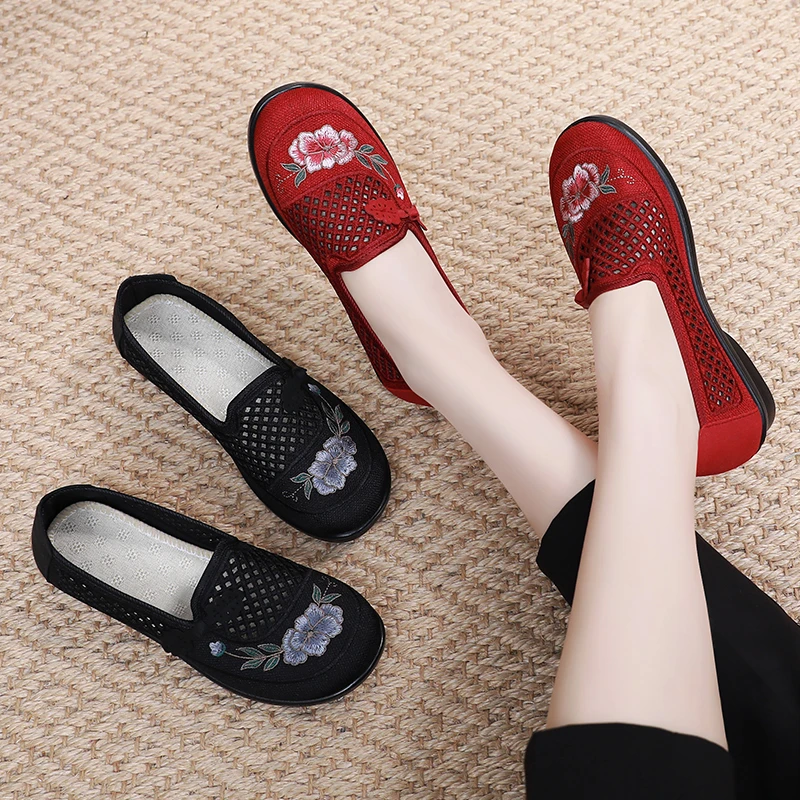 鞋子女款夏季透气休闲鞋居家网面舒适镂空一脚蹬中老年老北京布鞋