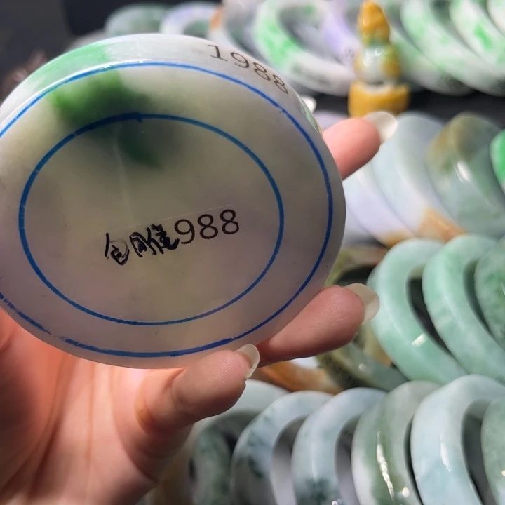定制翡翠未镶嵌手镯