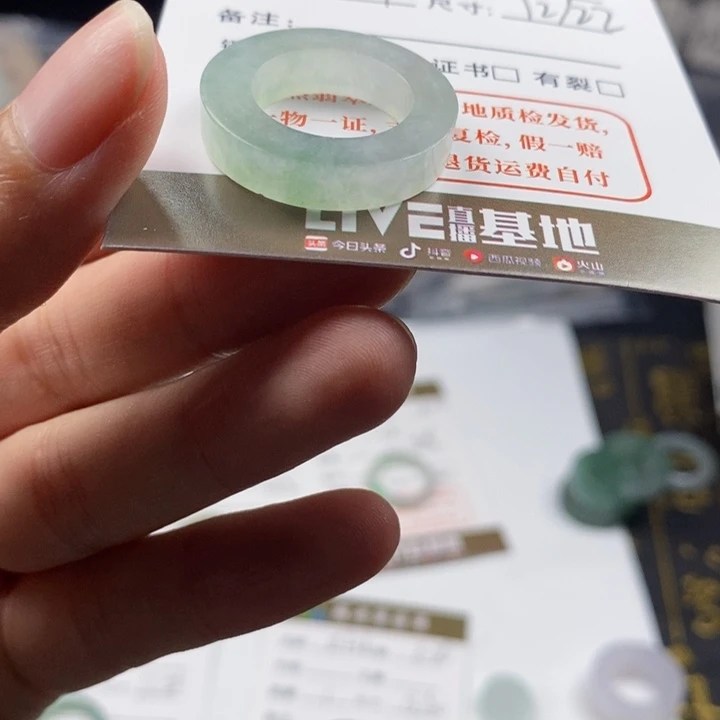 翡翠戒指未镶嵌翡翠戒指
