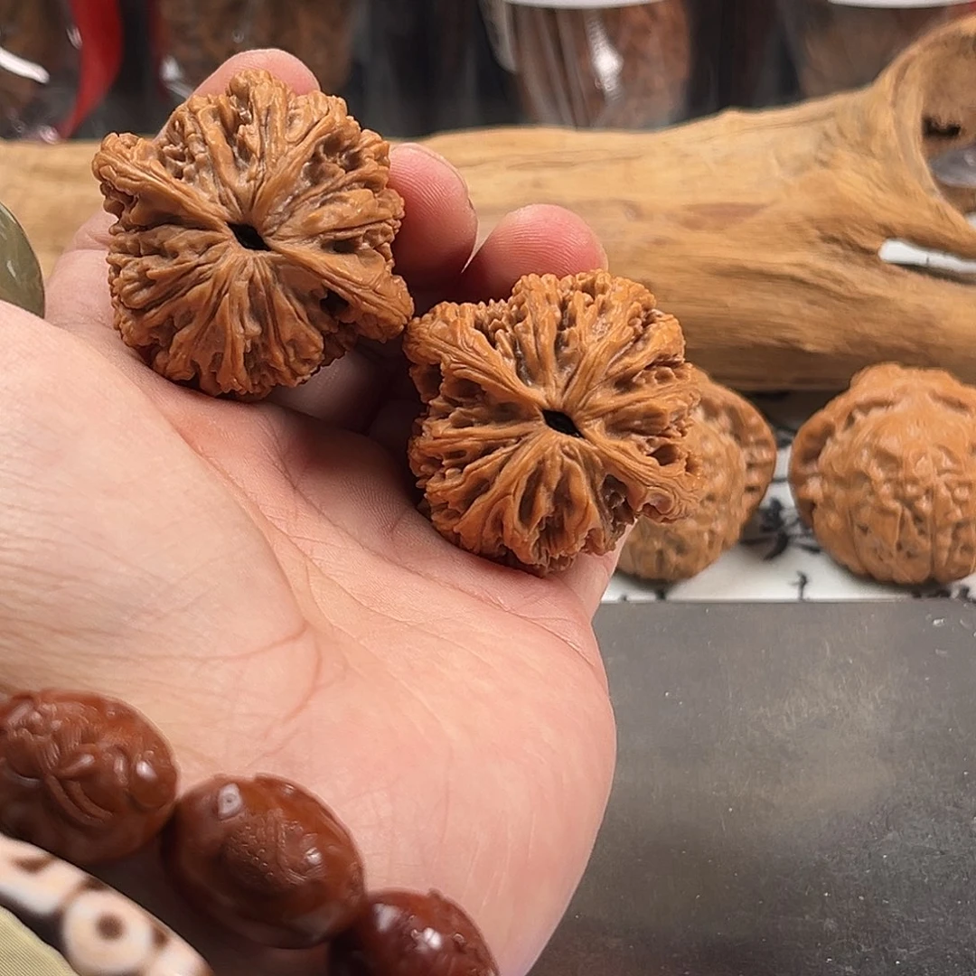 1***7文玩核桃吊坠虎头42尺全品