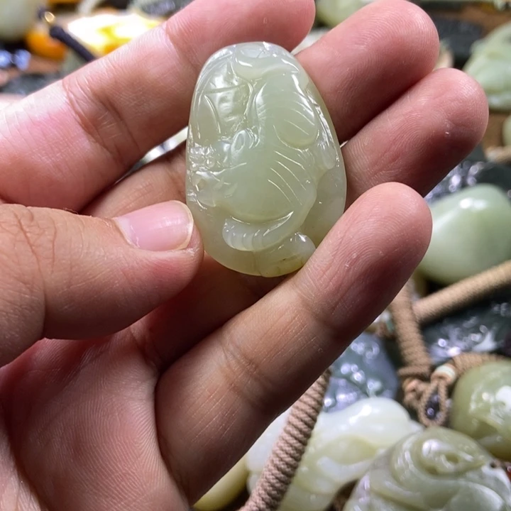 和田玉未镶嵌颈饰