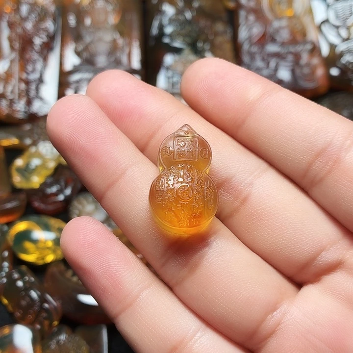 琥珀未镶嵌裸石75