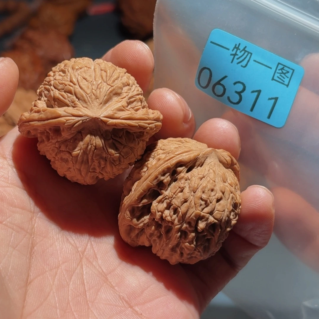 文玩核桃把件红玛瑙