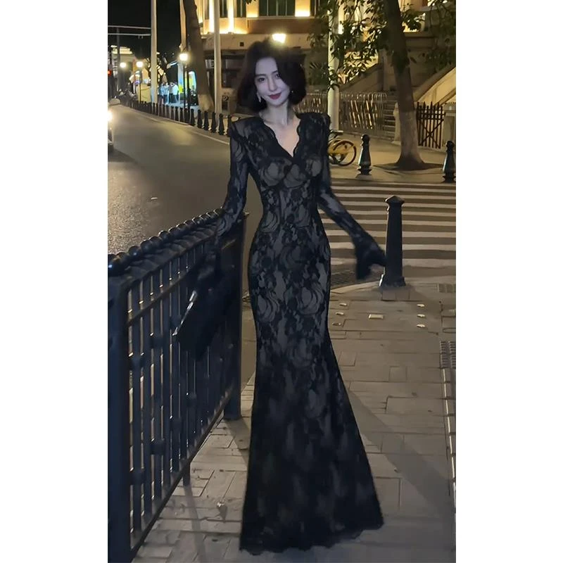大方得体绝美赫本风长裙正式场合端庄黑色蕾丝v领喇叭袖连衣裙女