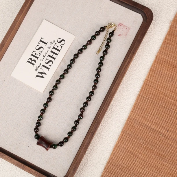 LZ3481 焦糖色竹节玛瑙绿底鸡肝石琉璃项链