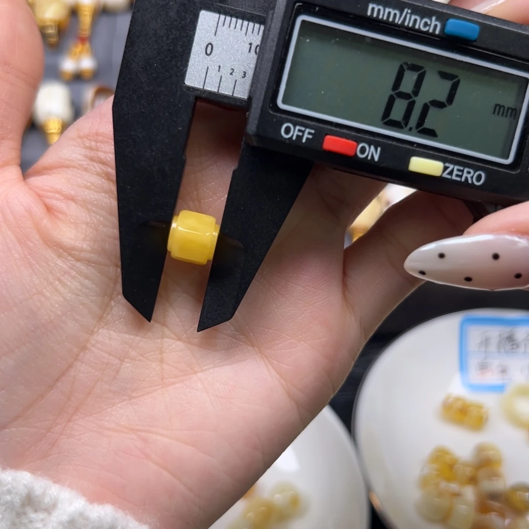 琥珀未镶嵌裸石8.2mm