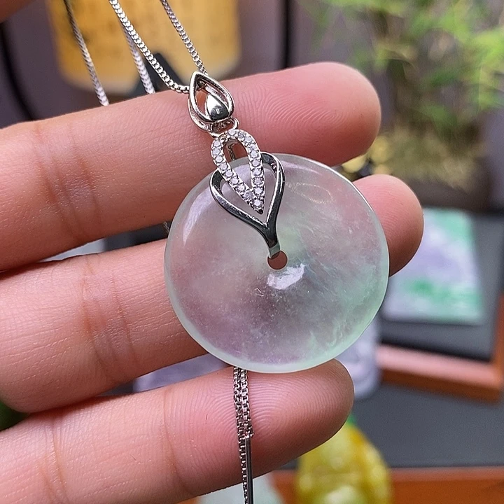 翡翠未镶嵌吊坠(赠链)