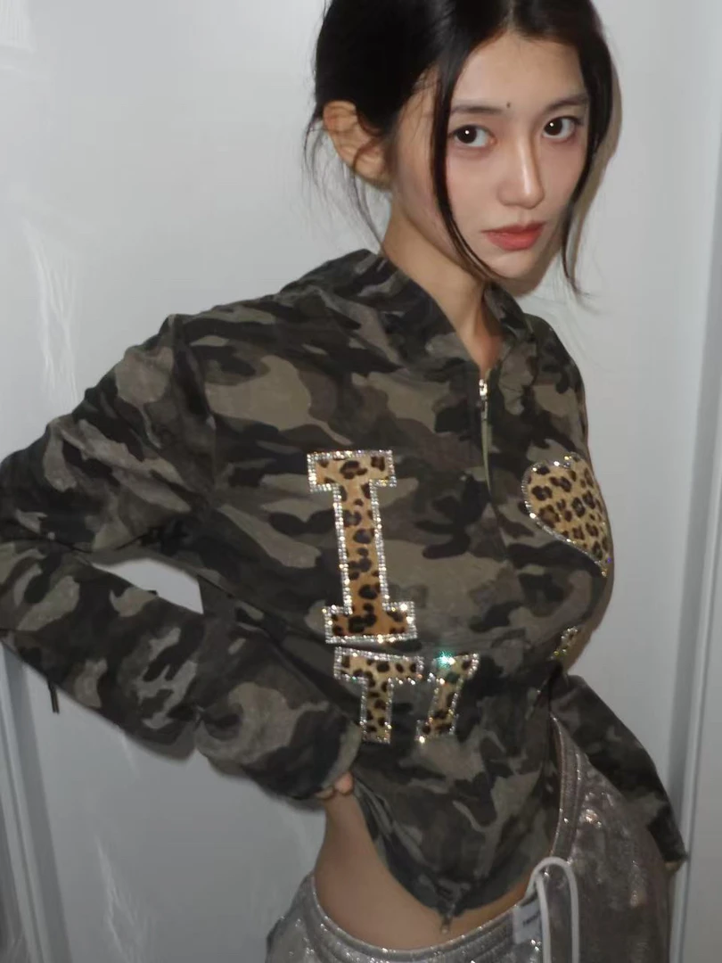 Thisiszoom修身迷彩开衫水钻豹纹贴布绣带帽露脐外套