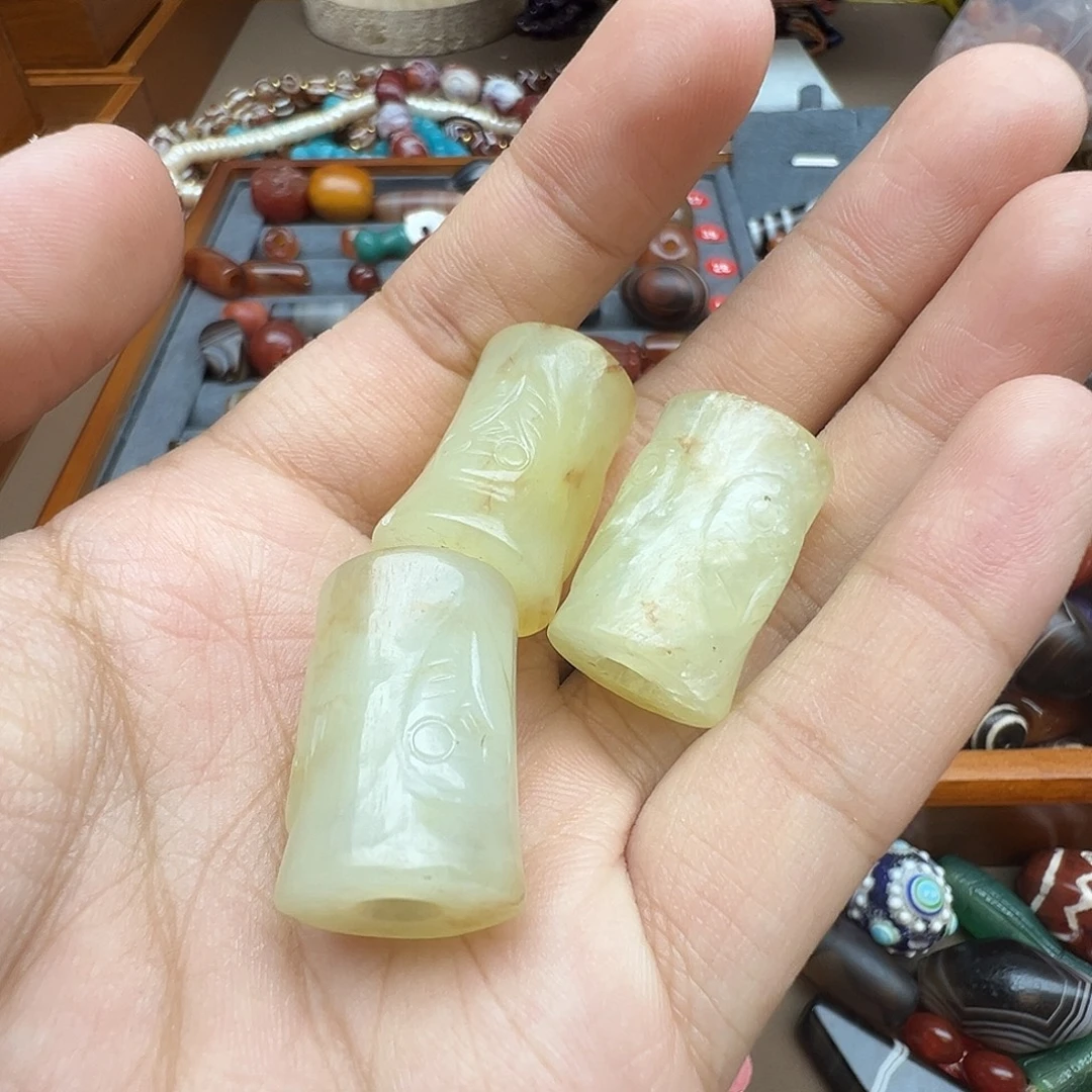 涟***未镶嵌岫岩河磨玉（透闪石质玉）珠宝半成品有小裂
