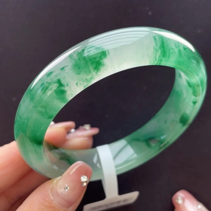 未镶嵌手镯石英质玉