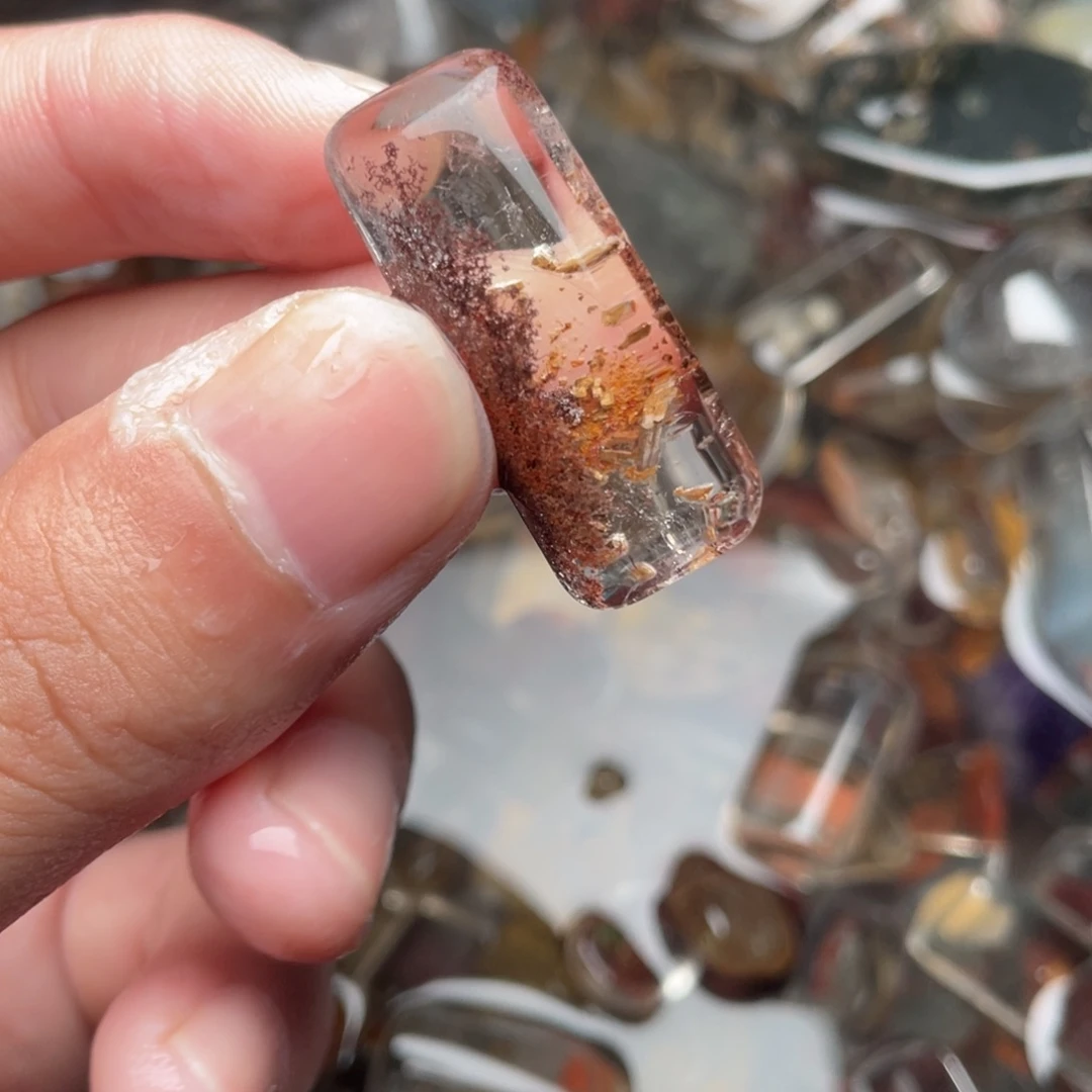 Е***娜只买单纯的吊坠，没带链子，属的性质。