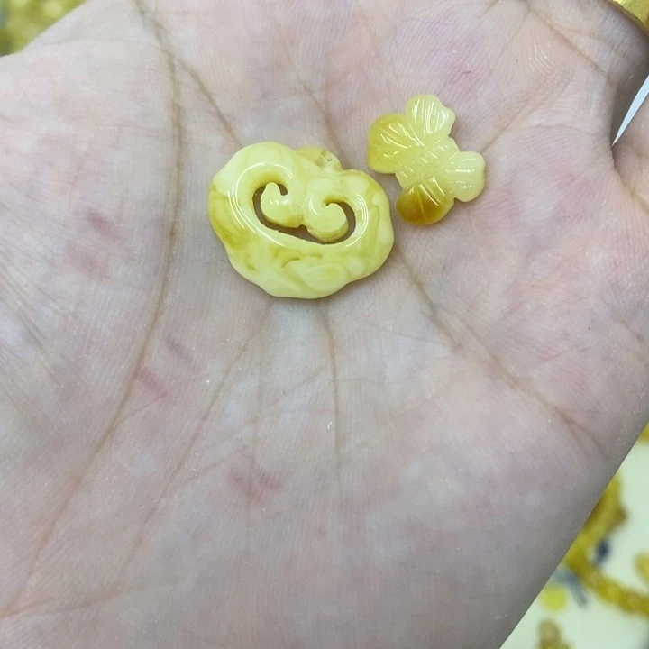 蜜蜡未镶嵌裸石吊坠
