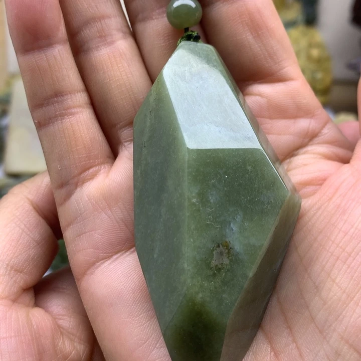 【闪购商品】透闪石质玉吊坠未镶嵌