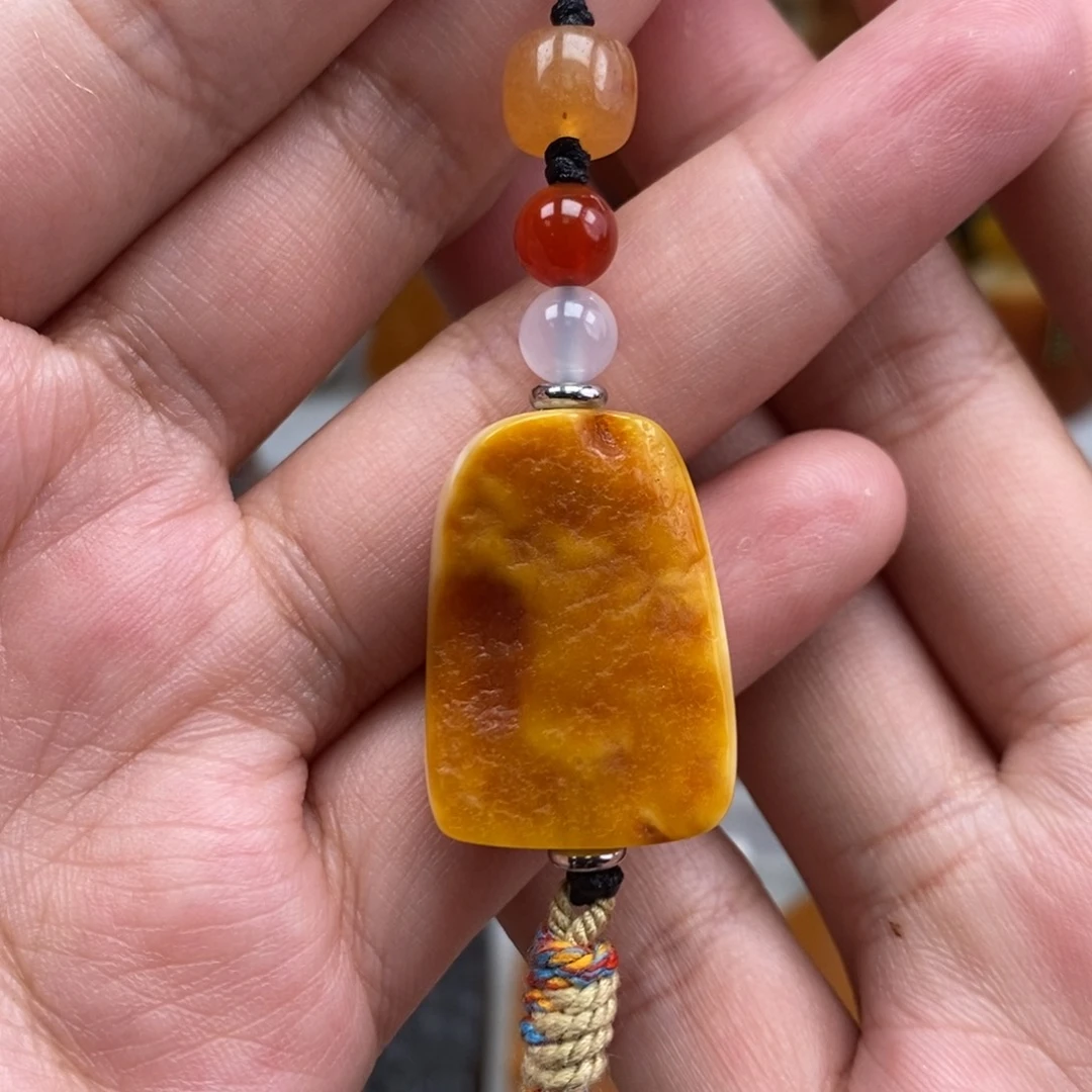 琥珀吊坠(赠链)未镶嵌