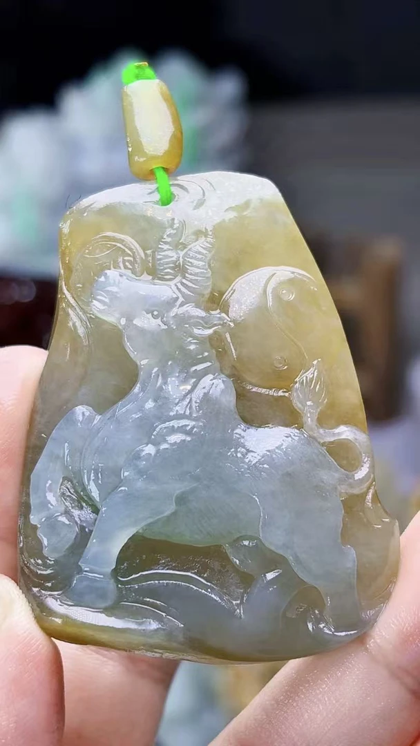 天然缅甸翡翠冰黄翡特色牛扭转乾坤毛货买断需抛光尺寸54-40-13