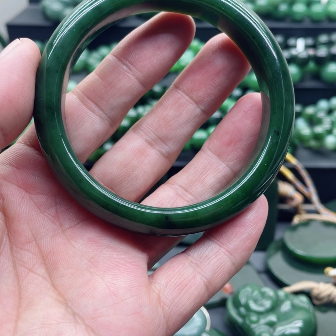 爱***茶和田玉（碧玉）未镶嵌手镯