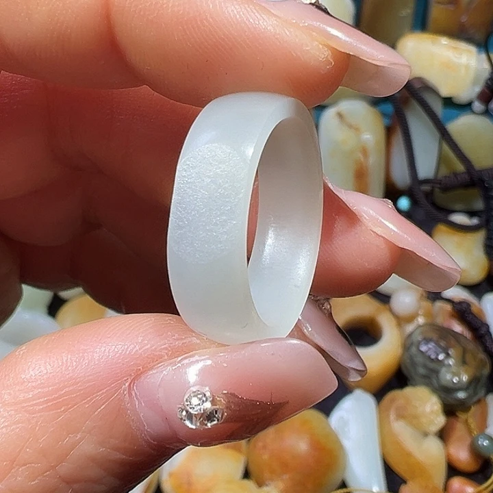 青***马和田玉未镶嵌戒圈