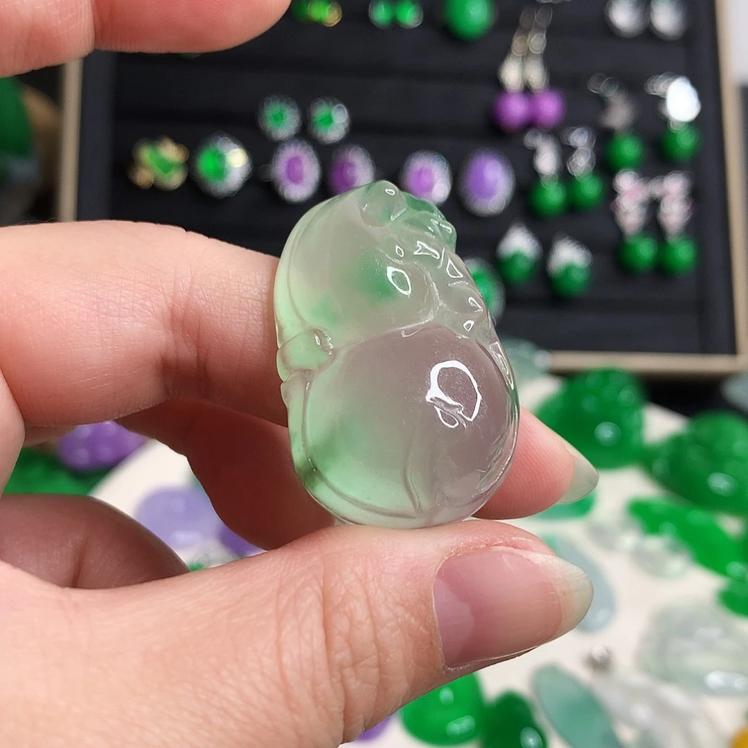 憨***⁰翡翠未镶嵌颈饰优化798