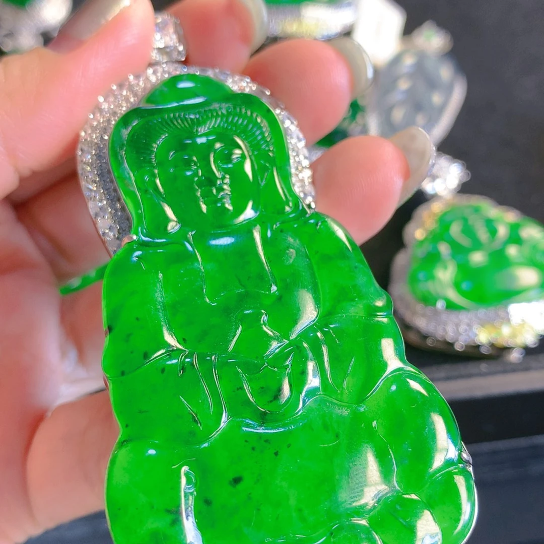 翡翠颈饰未镶嵌翡翠