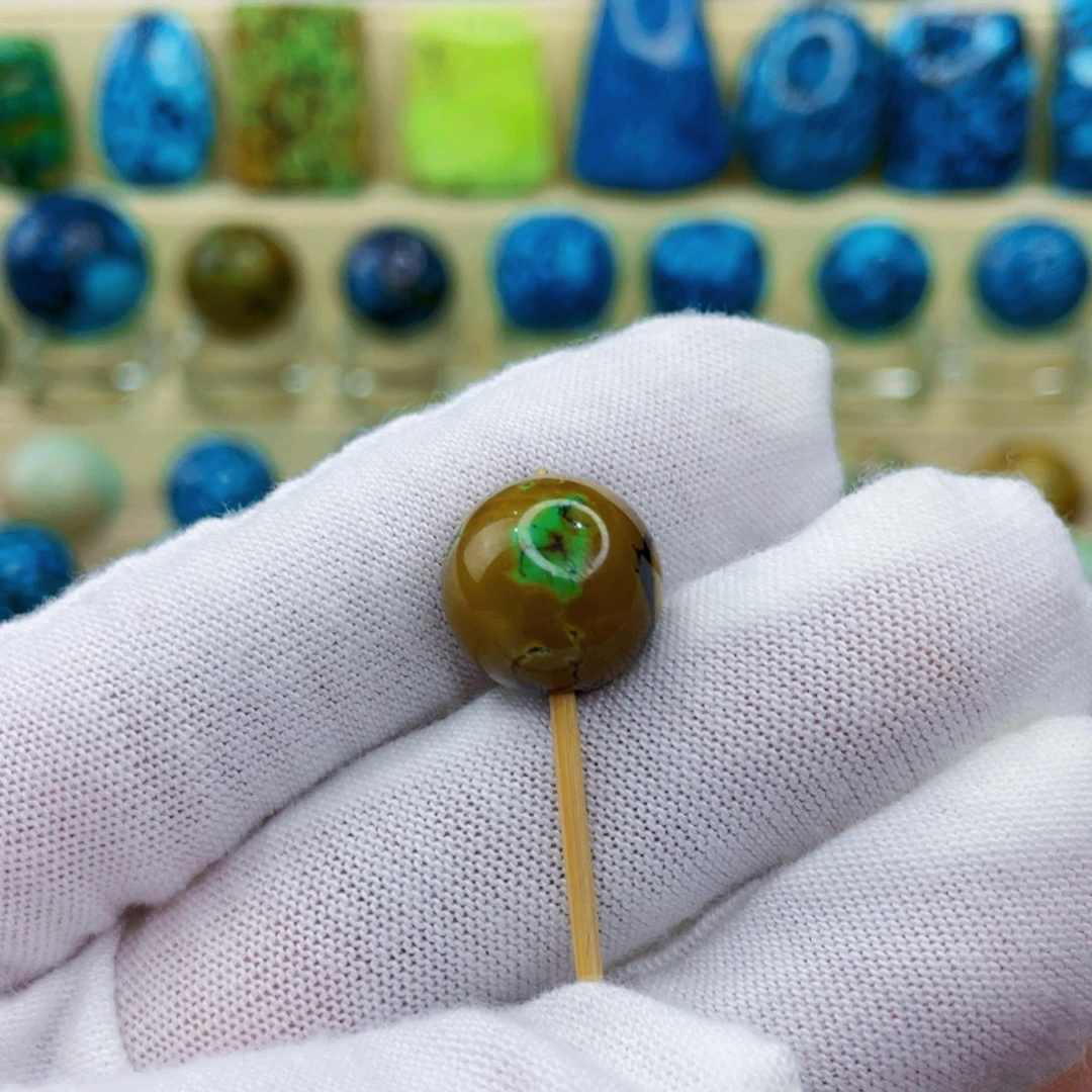 未镶嵌绿松石颈饰