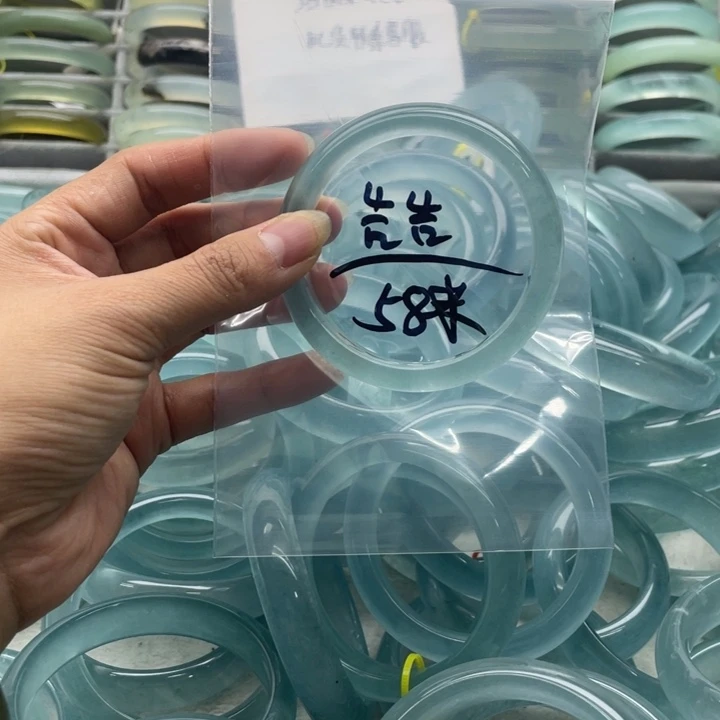 告***告未镶嵌手镯石英质玉