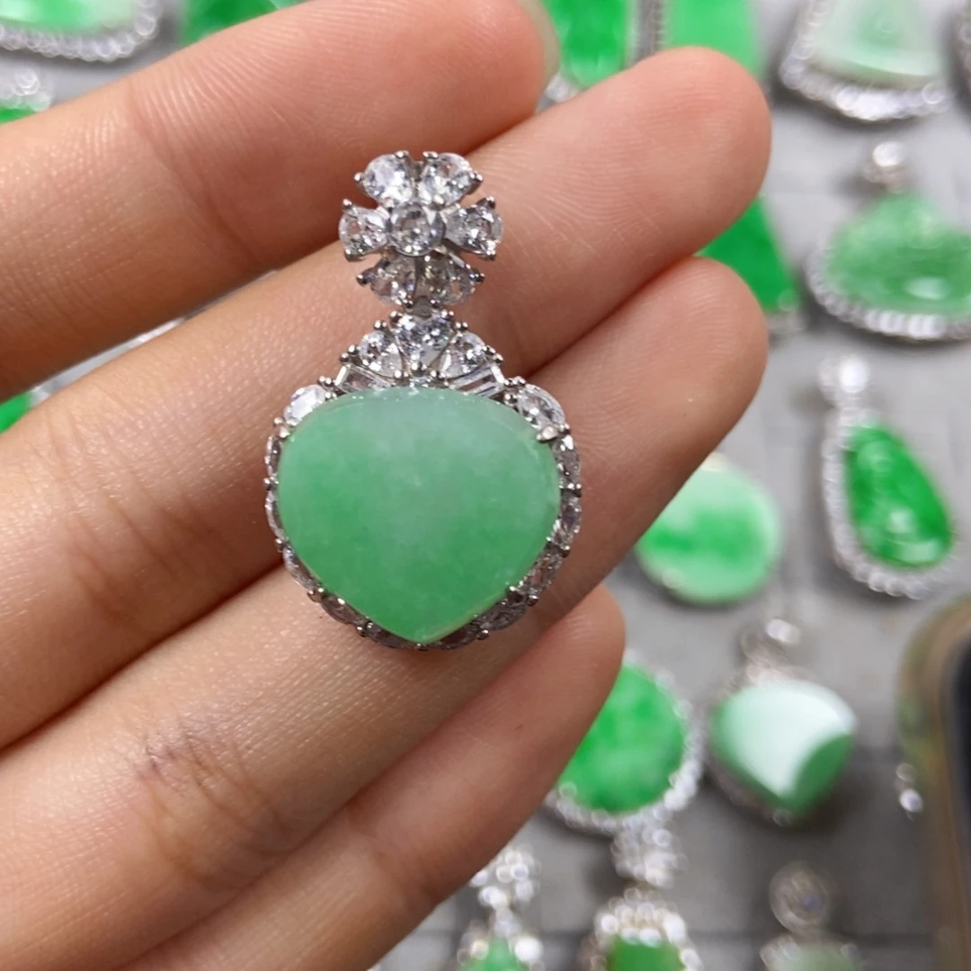 颈饰未镶嵌翡翠爱心