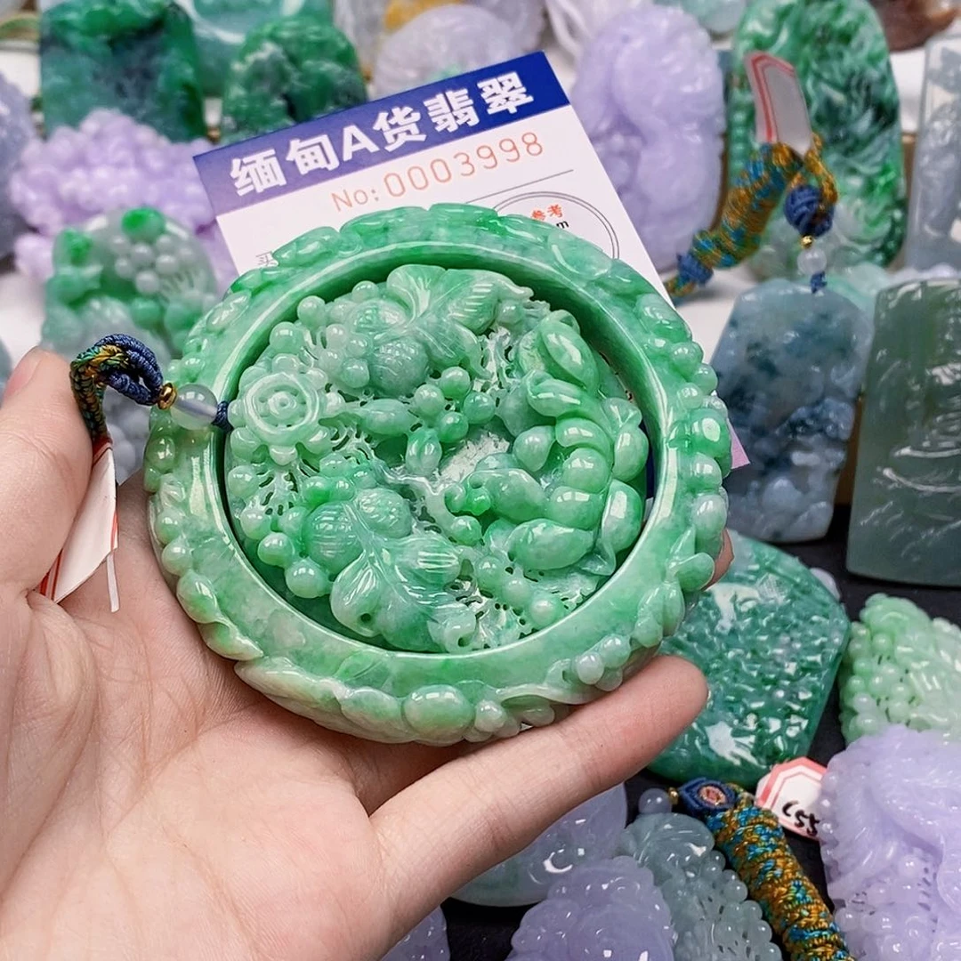 吊坠(不含链)未镶嵌翡翠米****?