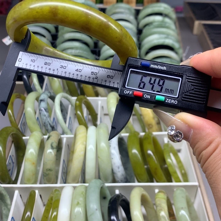 未镶嵌蛇纹石玉手镯65