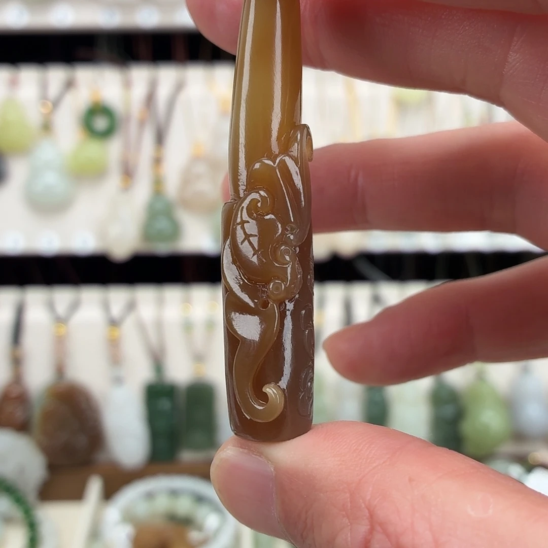 和田玉未镶嵌颈饰天然和田玉新疆且末全糖手工雕刻烟嘴