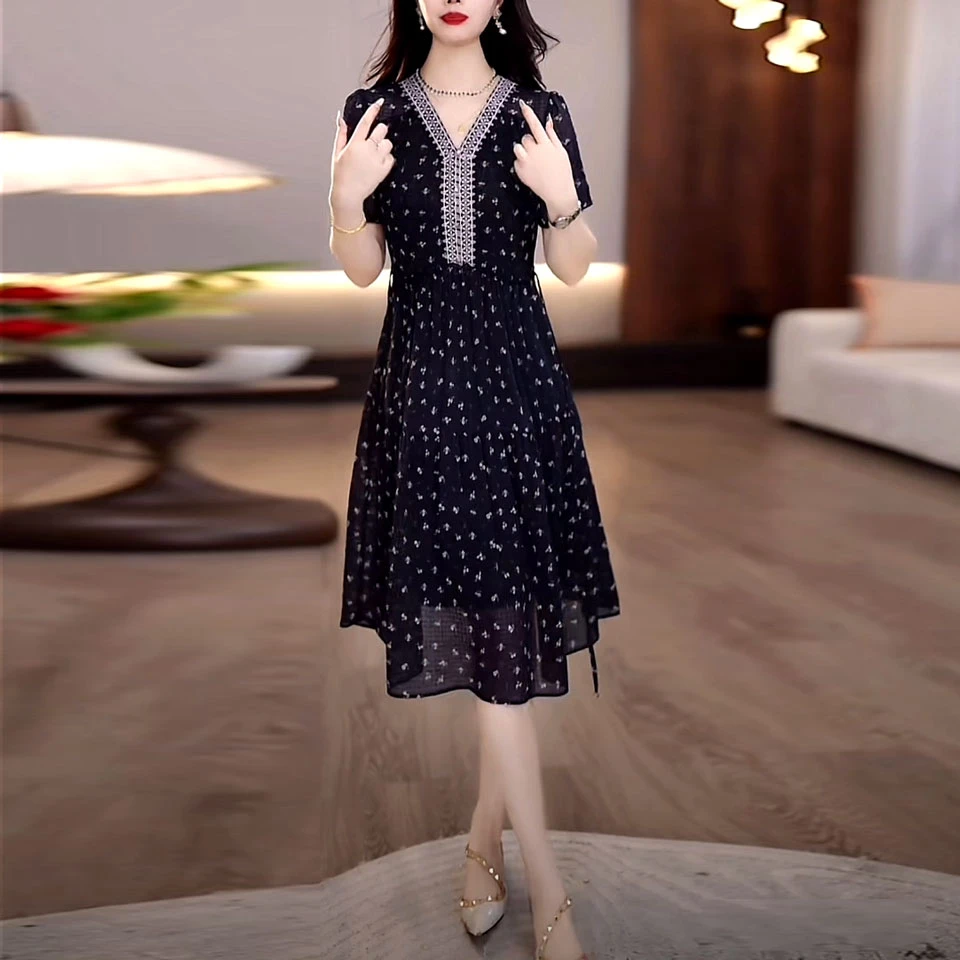 莱赛尔天丝时尚清新碎花连衣裙2025夏季新款修身收腰遮肚显瘦裙子