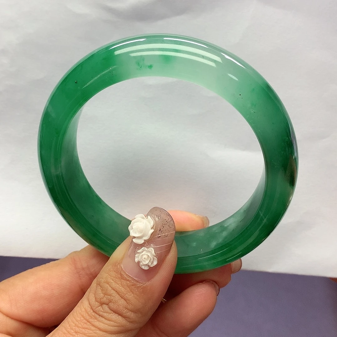 石英质玉手镯未镶嵌薰****?