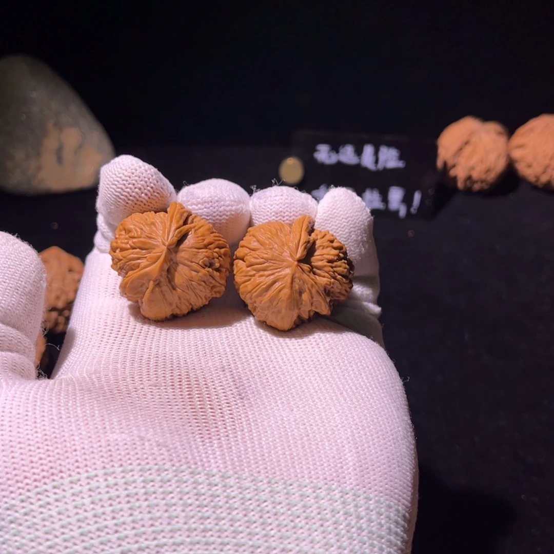 文玩核桃吊坠白狮子顺风耳31