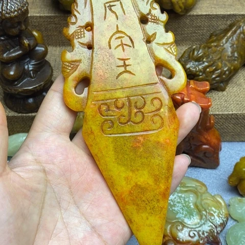 蛇纹石玉未镶嵌颈饰