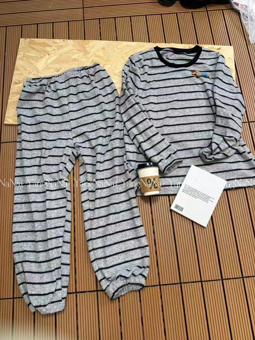 【蔡徐坤黑皮衣巴黎】百搭大版长袖圆领糯叽叽条纹小狗家居服5391