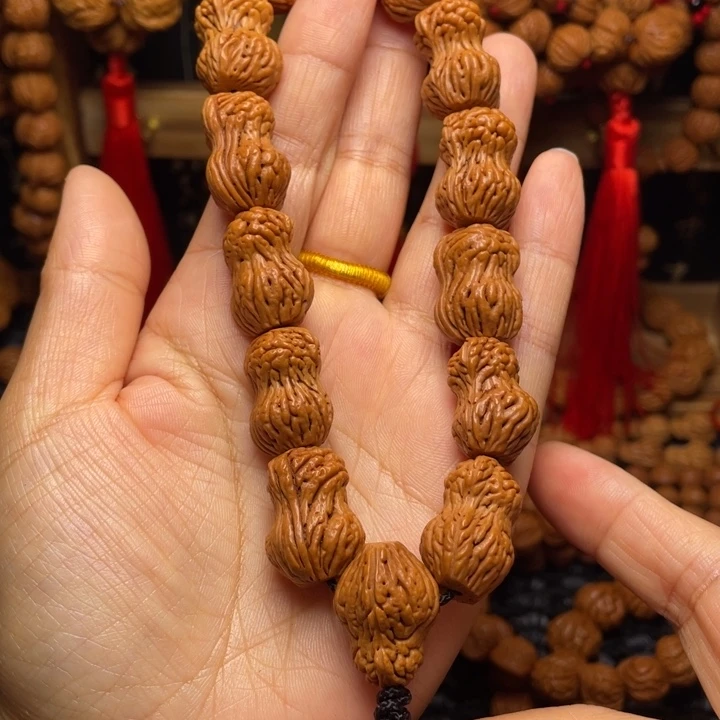 木质类龙纹桃枭挂件