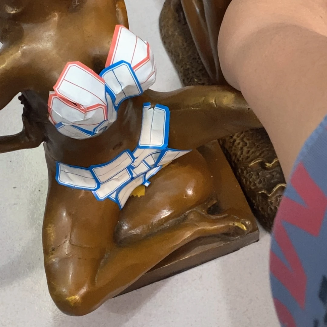 俊**?黄铜材质，美女两个