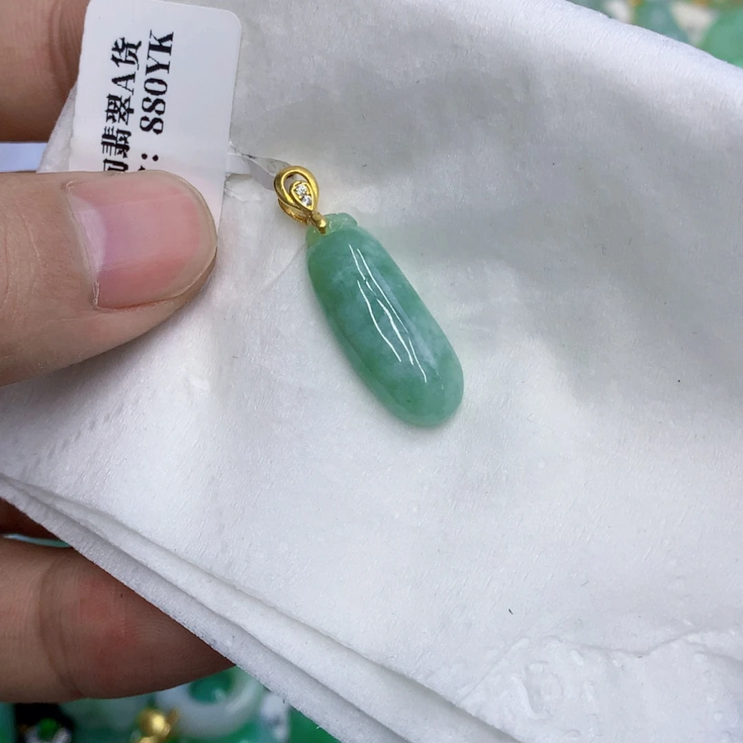 翡翠未镶嵌颈饰翡翠