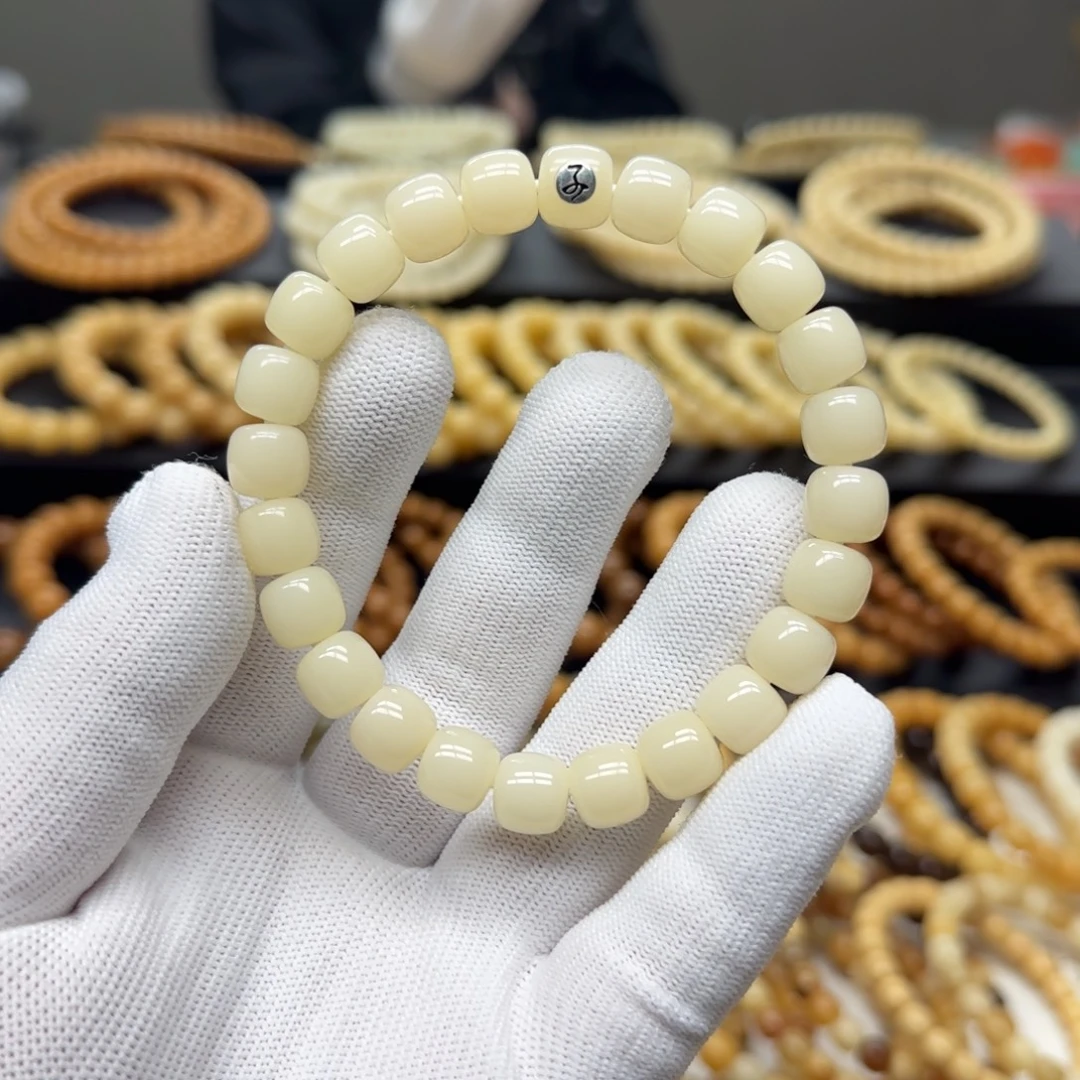 手串菩提根/象牙果9×10 5年 霜降 鬼工