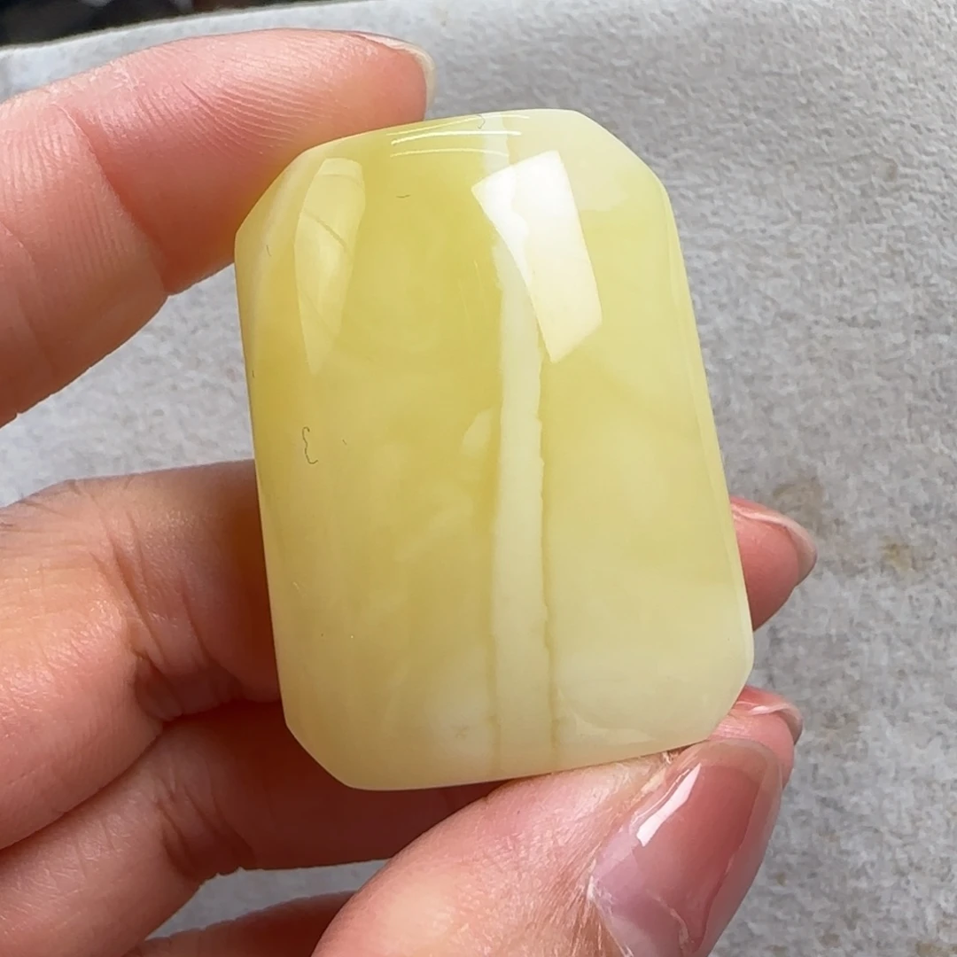 蜜蜡未镶嵌珠宝奇石