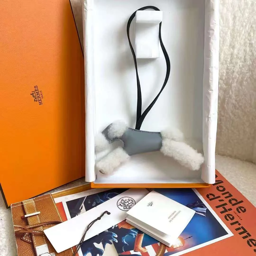 99新 Hermes/爱马仕 木偶灰小狗挂饰k刻/ 44182495/代卖服务/12期