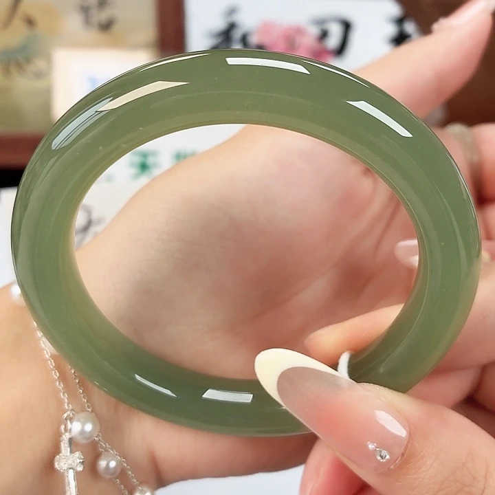 和田玉未镶嵌手镯