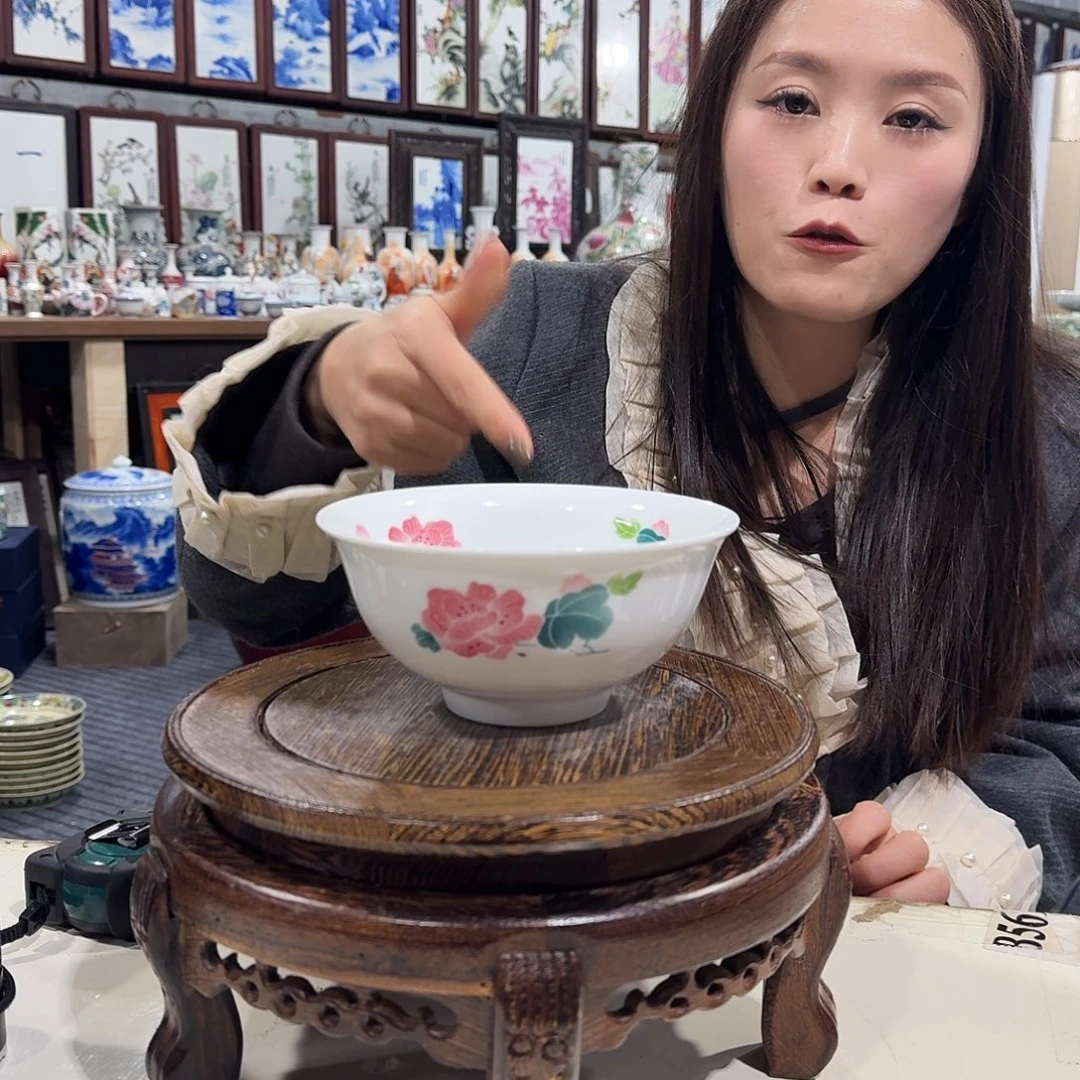 瓷摆件/////景德镇陶瓷瓷器。15厘米。