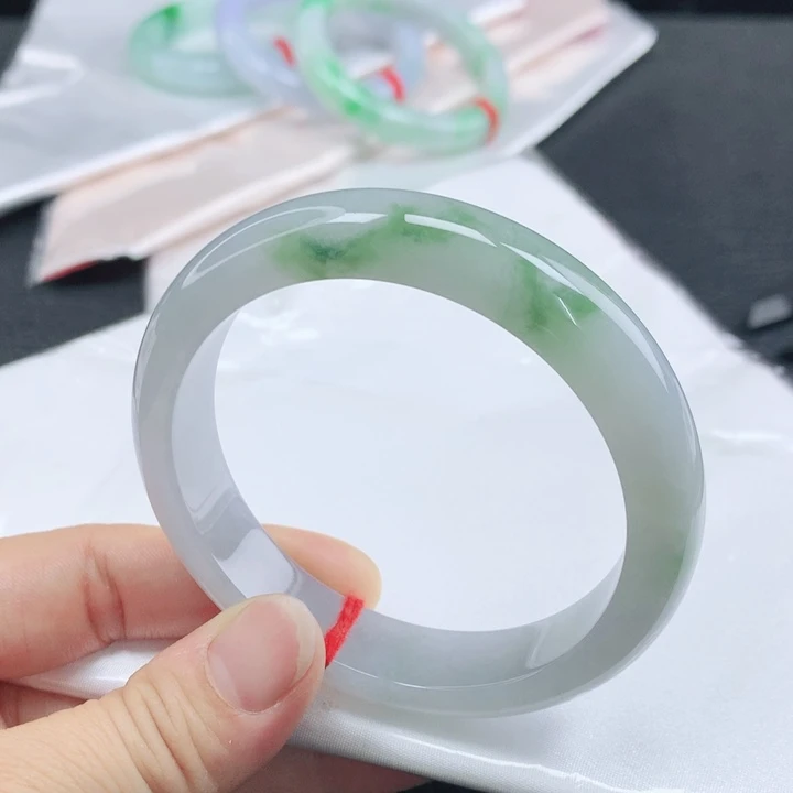 翡翠未镶嵌手镯58+飘花翡翠手镯