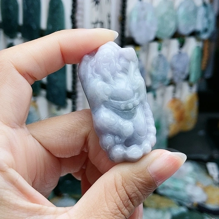 颈饰足铂镶嵌翡翠翡翠