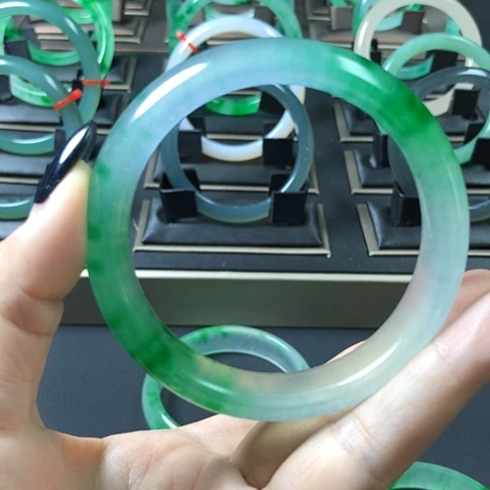 石英质玉（非洲翠）未镶嵌手镯