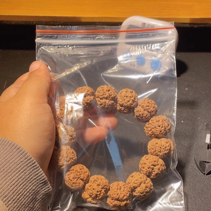 蟑***侠金刚菩提手串这个