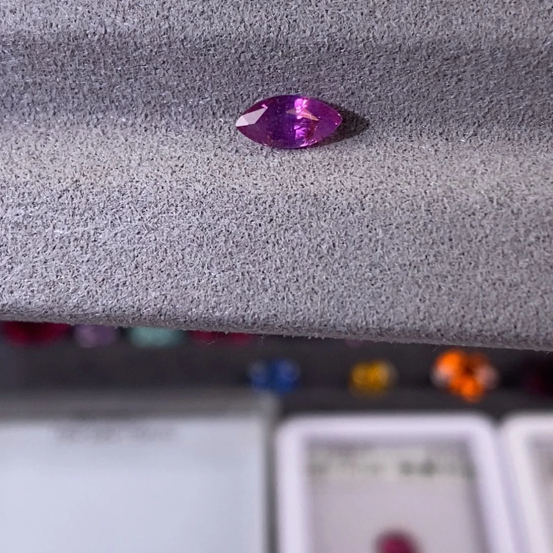 蓝宝石裸石天然无烧紫色蓝宝石0.65ct